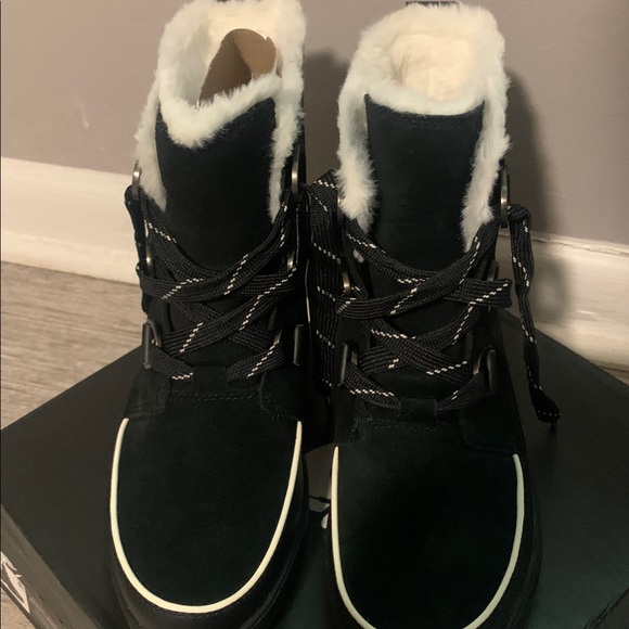 Sorel Black Lace Up Boots with White Trim - Picture 3 of 3